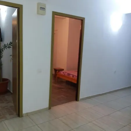 Apartament Nord, Plaja Acapulco-debarcader, Garsoniere Four Studios, Bucatarie Comuna, Baie Proprie, Etaj 4, Fara Lift Eforie Nord