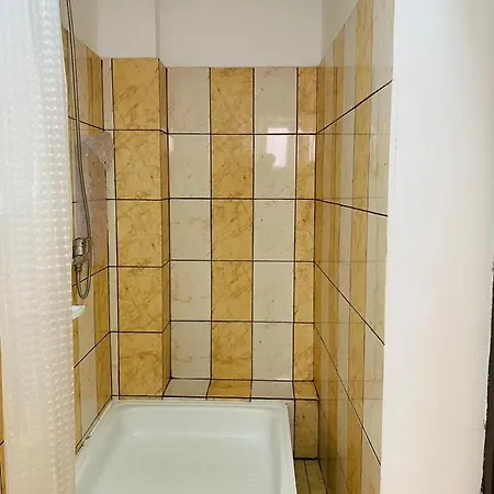 Nord, Plaja Acapulco-debarcader, Garsoniere Four Studios, Bucatarie Comuna, Baie Proprie, Etaj 4, Fara Lift Lejlighed