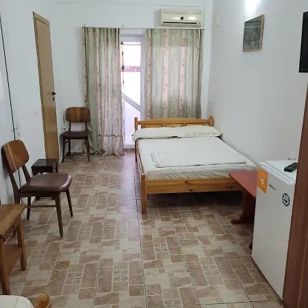 Nord, Plaja Acapulco-debarcader, Garsoniere Four Studios, Bucatarie Comuna, Baie Proprie, Etaj 4, Fara Lift Lejlighed