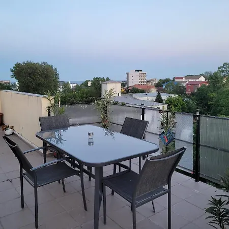 Lejlighed Nord, Plaja Acapulco-debarcader, Garsoniere Four Studios, Bucatarie Comuna, Baie Proprie, Etaj 4, Fara Lift *