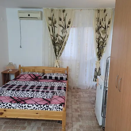 Apartament Nord, Plaja Acapulco-debarcader, Garsoniere Four Studios, Bucatarie Comuna, Baie Proprie, Etaj 4, Fara Lift