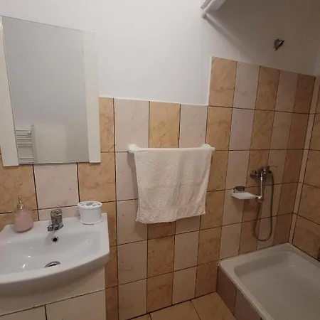 Lejlighed Nord, Plaja Acapulco-debarcader, Garsoniere Four Studios, Bucatarie Comuna, Baie Proprie, Etaj 4, Fara Lift *