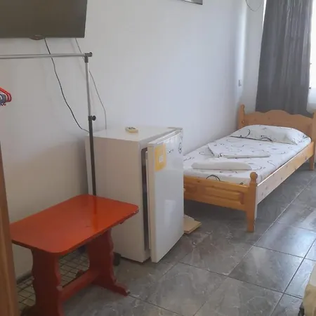 Nord, Plaja Acapulco-debarcader, Garsoniere Four Studios, Bucatarie Comuna, Baie Proprie, Etaj 4, Fara Lift Lejlighed