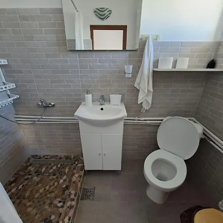 Apartament Nord, Plaja Acapulco-debarcader, Garsoniere Four Studios, Bucatarie Comuna, Baie Proprie, Etaj 4, Fara Lift *