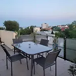 Apartman Nord, Plaja Acapulco-debarcader, Garsoniere Four Studios, Bucatarie Comuna, Baie Proprie, Etaj 4, Fara Lift *