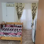 Apartman Nord, Plaja Acapulco-debarcader, Garsoniere Four Studios, Bucatarie Comuna, Baie Proprie, Etaj 4, Fara Lift