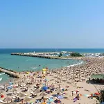 Nord, Plaja Acapulco-debarcader, Garsoniere Four Studios, Bucatarie Comuna, Baie Proprie, Etaj 4, Fara Lift Apartman