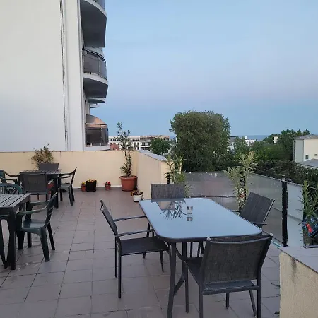 Nord, Plaja Acapulco-debarcader, Garsoniere Four Studios, Bucatarie Comuna, Baie Proprie, Etaj 4, Fara Lift