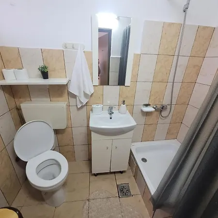 Nord, Plaja Acapulco-debarcader, Garsoniere Four Studios, Bucatarie Comuna, Baie Proprie, Etaj 4, Fara Lift *