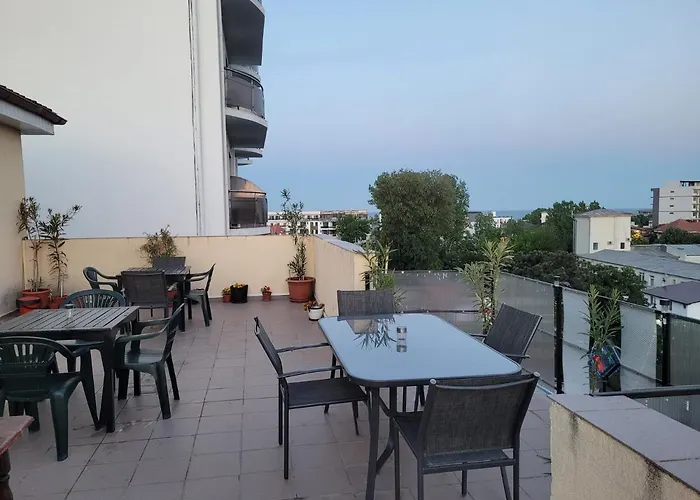 Nord, Plaja Acapulco-debarcader, Garsoniere Four Studios, Bucatarie Comuna, Baie Proprie, Etaj 4, Fara Lift