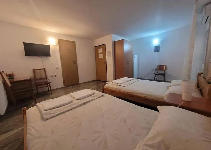 Nord, Plaja Acapulco-debarcader, Garsoniere Four Studios, Bucatarie Comuna, Baie Proprie, Etaj 4, Fara Lift דירה אפורי נורד